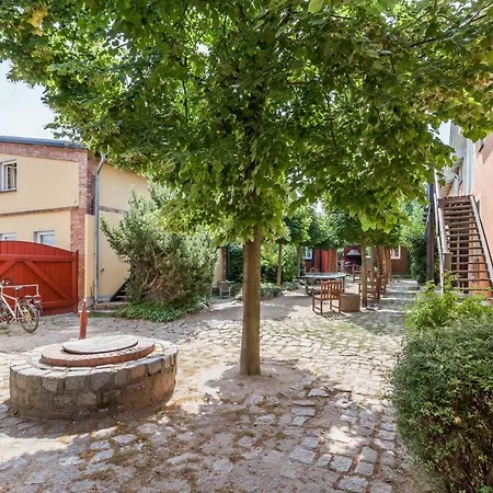 Auf Den Hofen 4 *